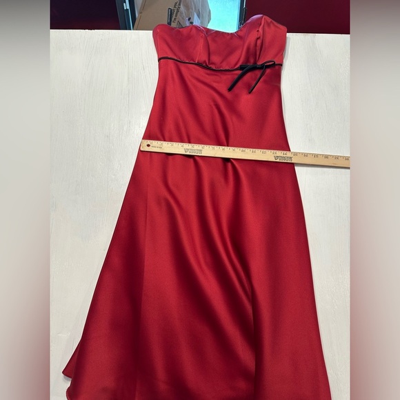 Alfred Angelo Strapless Claret Red Gown Black Trim Size 4 Style 6132 Formal - Picture 7 of 8